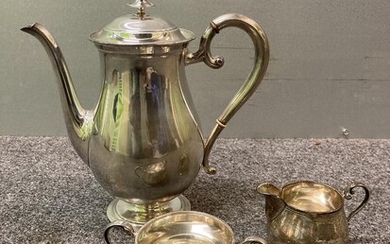 SOLD. A silver coffe set comprising a coffe pot, a sugar bowl and a cream jug. Weight app. 677 g. H. 5.5-21.5cm. (3) – Bruun Rasmussen Auctioneers of Fine Art