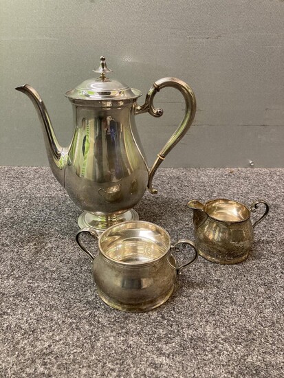 SOLD. A silver coffe set comprising a coffe pot, a sugar bowl and a cream jug. Weight app. 677 g. H. 5.5-21.5cm. (3) – Bruun Rasmussen Auctioneers of Fine Art