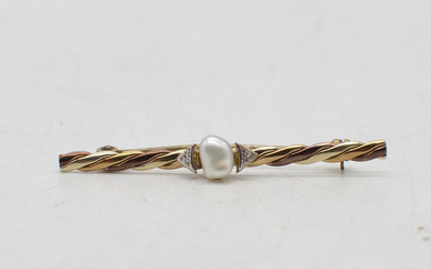 ANTIQUE DESIGNER ROD BROOCH WITH A NATURAL PEARL, 8-CARAT GOLD SETTING, CA. 40 MM.