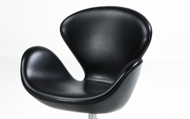 Arne Jacobsen. Vintage armchair, 'The Swan' on wheels, model 3323