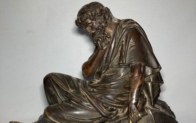 BRONZE représentant un philosophe grec assis H.: 30 cm L.: 41.5 cm