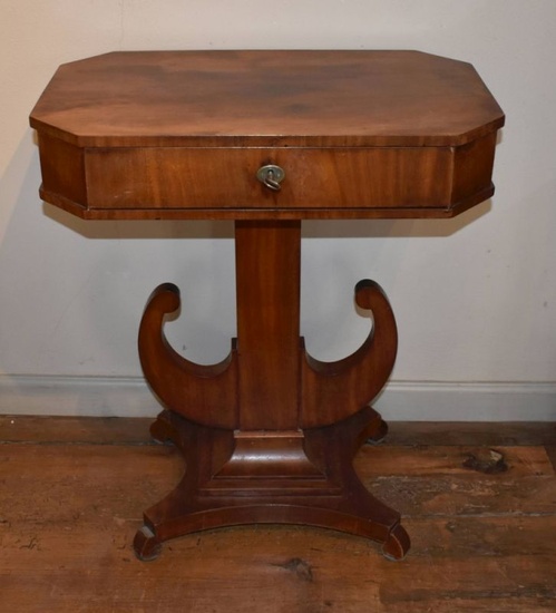 Biedermeier sewing table Northern Germany, around 1830 On four-piece stepped...