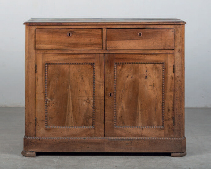Chest of drawers with two doors, Basque made of walnut wood.