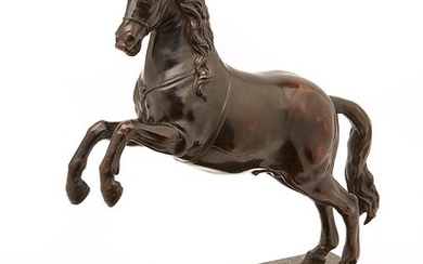Cheval cabré en bronze à patine brune. Seconde moitié du XVIIe siècle Hauteur : 30,8...
