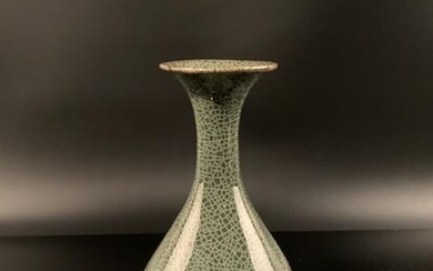Chinese Longquan Yao Porcelain Vase