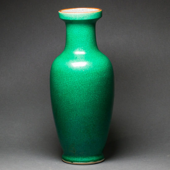 Chinese apple-green crackle glazed vase