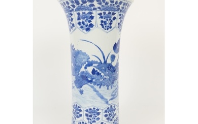 Chinese blue and white cylinder vase, late 19th/early 20th C...