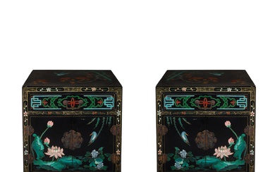 Coppia cabinet cinesi in legno laccato e dipinto a mano