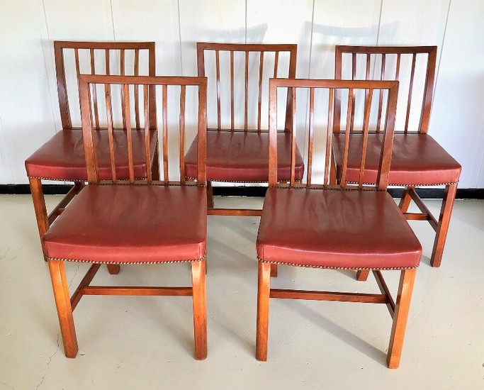 Danish furniture design: A set of five mahogany side chairs. Seat upholstered with patinated leather. H. 84 cm. (5)