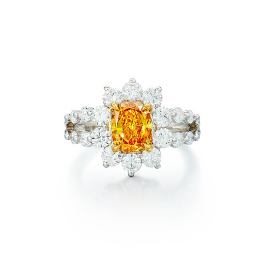 Fancy Deep Orange-Yellow Diamond and Diamond Ring | 1.64克拉 深彩橙黃色鑽石 配 鑽石 戒指