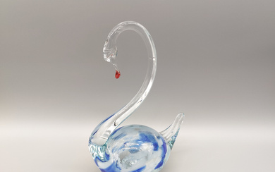 GLASS MAGIC FROM MURANO: SWAN FIGURE WITH HARMONIOUS BLUE-WHITE COLOR PALETTE.