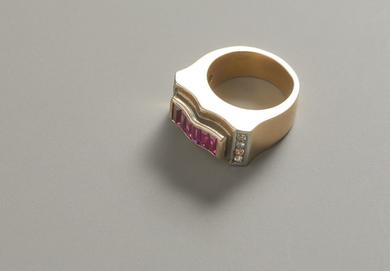Gold ring with diamonds and synthetic rubies