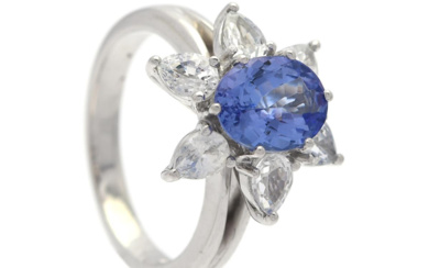 Jewellery Ring RING, 18K white gold, oval cut tanzanite appr...