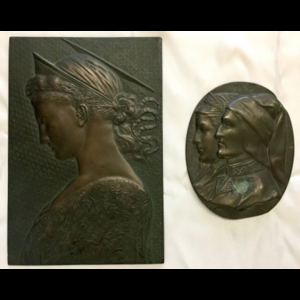 Lotto composto da due bassorilievi in bronzo dei quali uno raffigurante Dante e Beatrice (misure differenti) (lievi difetti)