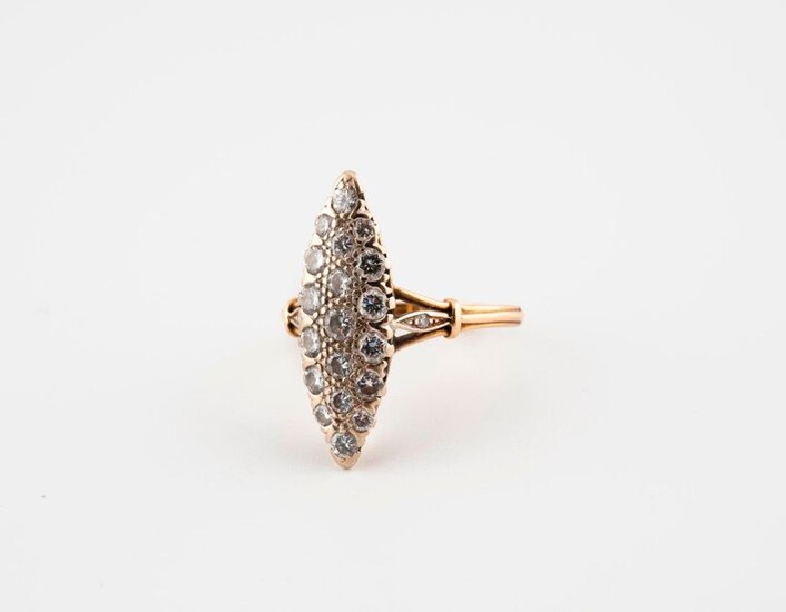 Marquise ring in yellow gold (750) set with brilliant-cut diamonds.