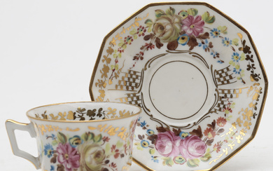 Napoleon III cup with its saucer in enamelled and gilt porcelain.