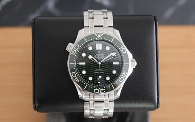Omega Seamaster Green Comes w/Box & Papers