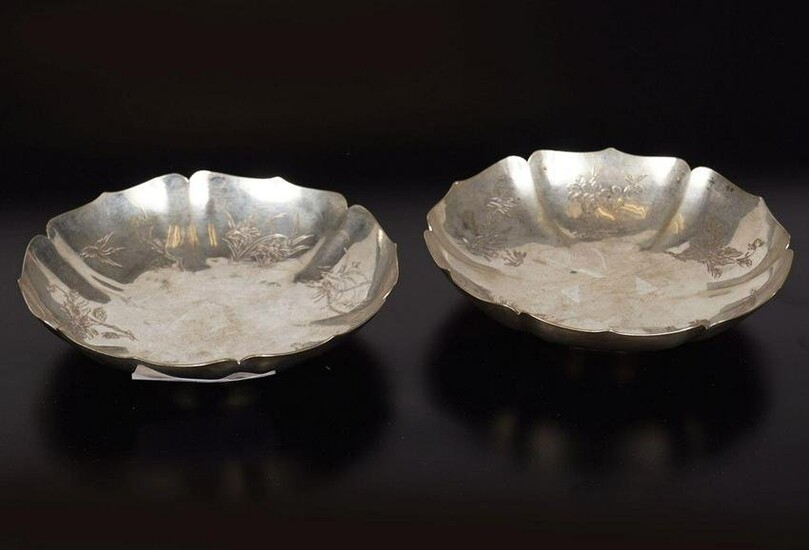 PAIR OF CHINESE SIX-PETALLED DISHES