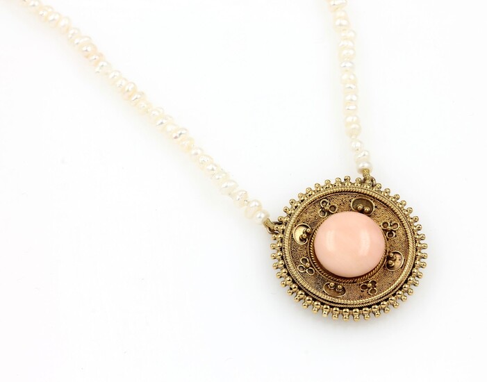 Pendant with coral and granulates, german approx....