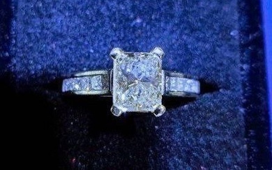 Platinum 1.57 Diamond VVS2 Wedding Ring Rectangular cut