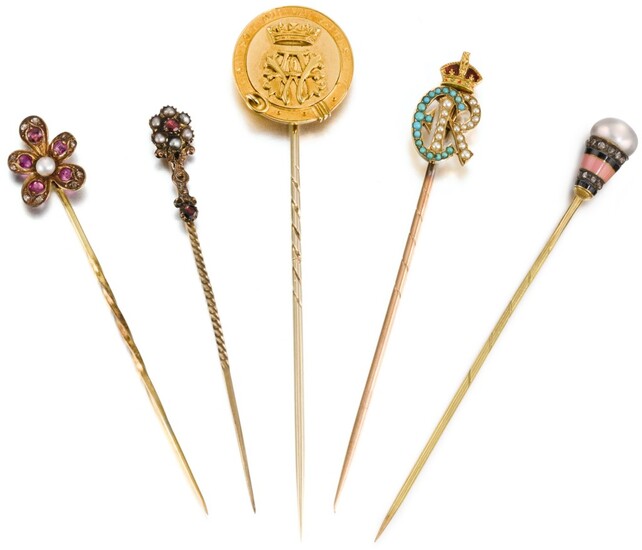 ROYAL. TWO GOLD CRAVAT PINS, ENGLISH, LATE 19TH/EARLY 20TH CENTURY