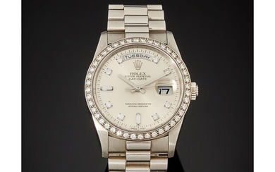 Rolex, Day-Date platine, Réf.18346, n° W646xxx, vers 1995. Une rare et spectaculaire montre en platine,...