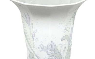 Rosenthal, modèle Polygon, designer Tapio Wirkkala, vase en porcelaine blanche. Les "Flastiques" décorés. H 22...