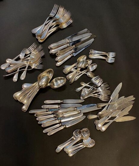 Silver-plated metal kitchenware model net contour comprising 102 pieces including 12 fish knives, 13 dessert forks, 12 dessert knives, 11 large forks, 12 large spoons, 12 small spoons, 12 ice cream spoons, 12 cake forks, 6 oyster forks.