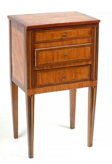 Small Louis XVI style bedside cabinet in wood veneer and marquetry in curling opening by three drawers. Period: 18th century. Dim.:+/-41,5x73x30,5cm.