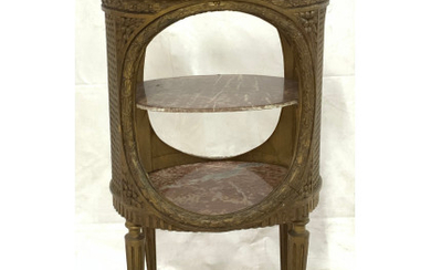 Tavolino di forma ovale in legno intagliato e dorato a ghirlande fogliate, tre piani in marmo, gambe rastremate. Secolo XIX...
