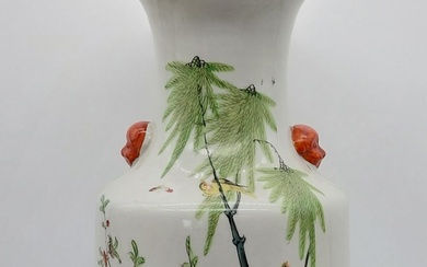 VASE en porcelaine de la Chine monté en lampe à décor d'oiseaux branchés Socle en...