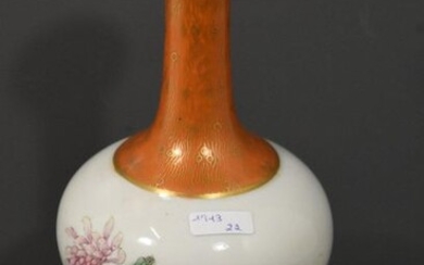 Vase in porcelain of China 19th century (Ht 26cm)