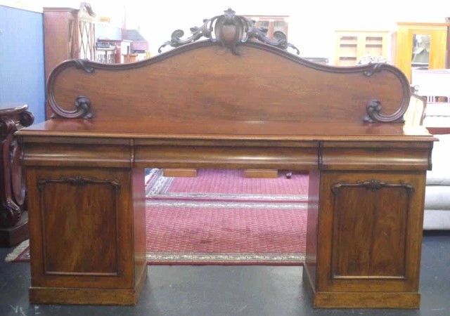 Victorian mahogany pedestal sideboard with 3 drawers above 2...