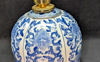 Vintage Chinese Blue & White Floral Vase Lamp