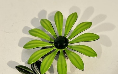 Vintage green enamel flower pin Brooch