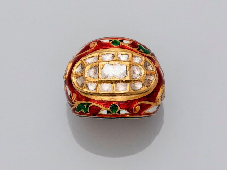 Yellow gold "ball" ring, 750 MM, decorated with a floral decoration in polychrome enamel enriched with diamonds, Indian work, size: 57, weight: 14.4gr. rough.