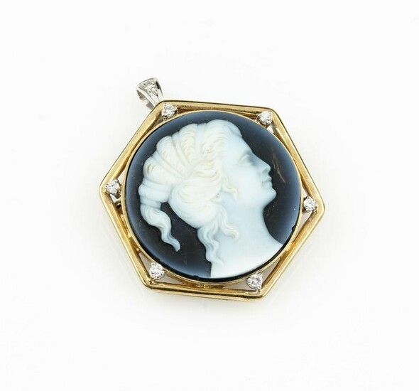 14 kt gold brooch/pendant with layer stone cameo
