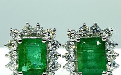 18 kt. White gold - Earrings - 2.90 ct Emerald - Diamonds