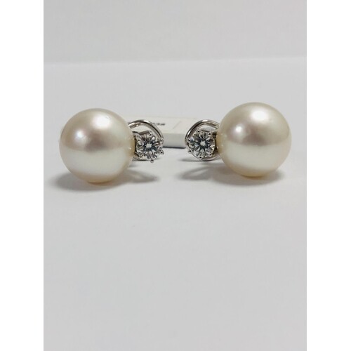 18ct white gold Cultured south sea pearl and diamond Earring...