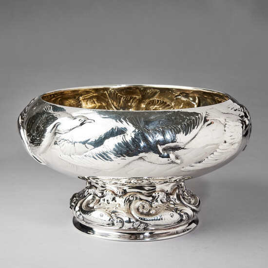 1953056. THOROLF HOLMBOE. A Norwegian Art Nouveau parcel-gilt silver bowl, marked Thune from 1907.