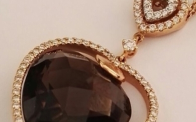 Pendant with double rolo link chain in 18 kt rose gold with brilliant cut diamonds for 0.71 ct, colour H, clarity VS, and heart cut smoky quartz with briolette faceting, approx. 11 ct