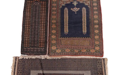 (-), 3 handgeknoopte oosterse tapijten, Oost Europees, 100x63...