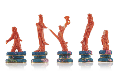 5 personnages miniatures en corail, Chine, XXe s., h. 4,5 cm max (sans socle)