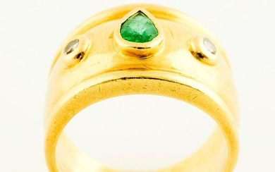 6,89 gr. - Diamantes 0,05 ct. (H/SI2) - 18 kt. Yellow gold - Ring - 0.60 ct Emerald