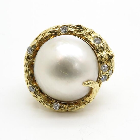 A Ladies 18KG Pearl and Mabe Diamond Ring