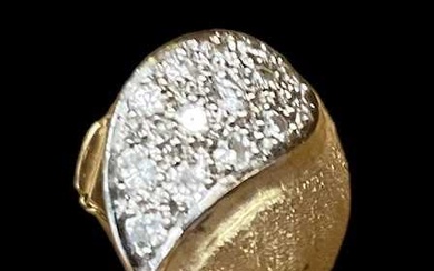 A 9ct yellow gold diamond set tie pin, diameter approx...
