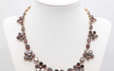 A George III flat cut foil backed garnet pansy necklace, c.1800