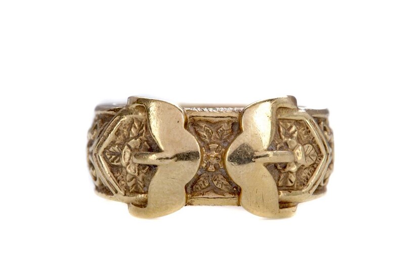 A NINE CARAT GOLD BUCKLE RING