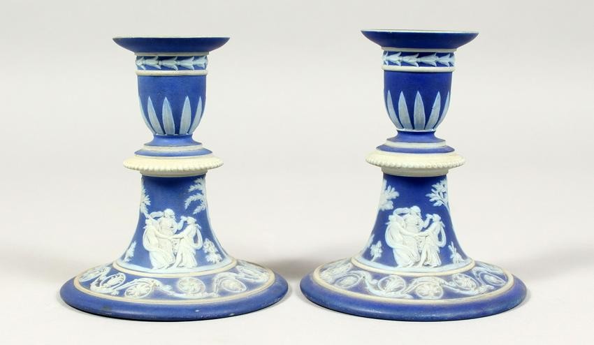 A PAIR OF WEDGWOOD BLUE AND WHITE JASPER WARE CIRCULAR