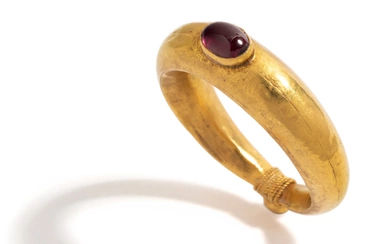 A Roman Gold and Garnet Cabochon Finger Ring